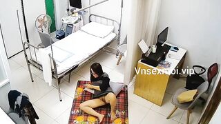 Chị bác sĩ ở nhà thủ dâm