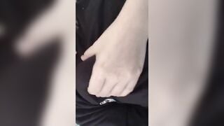 Mân mê ngoài áo