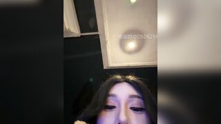 Em teen TQ cực xinh dâm đãng đi du lịch mà vẫn k quên nghề show lồn cho ae xem p1