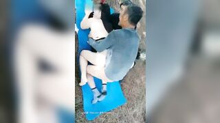 Ông già nông thôn này sướng thật chịch được em gái siêu ngon Phần 7