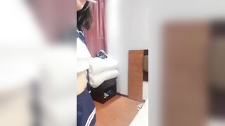 em học sinh lớp 12 bị bố dượng địt mẹ quay clip