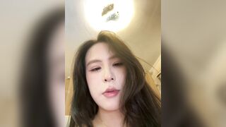 Dâm nữ cực xinh livetream show hàng ngon dâm đãng p37