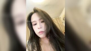 Dâm nữ cực xinh livetream show hàng ngon dâm đãng p37