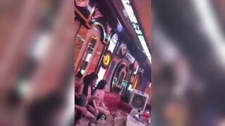 Đây là lý do các ông chồng thích đi quán karaoke 2
