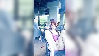 Gái teen khoe lồn vú nơi đông người