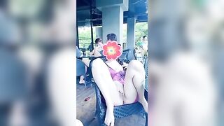 Gái teen khoe lồn vú nơi đông người