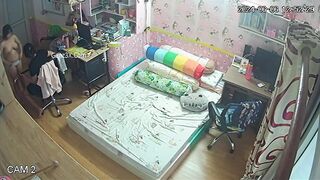Gái mới lớn thay đồ