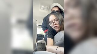 Gái Việt cho trai Tây sờ bướm khi đang lái xe rồi dừng lại đè nhau ra đụ