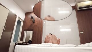 Đang địt sung lại bế nhau vào nhà tắm
