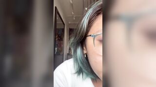 Gái dâm đéo kính cận bóp vú to dâm đãng