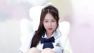 Gái xinh lên cơn nứng lồn trên live gạ trai xem cặc