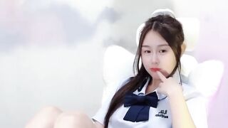 Gái xinh lên cơn nứng lồn trên live gạ trai xem cặc
