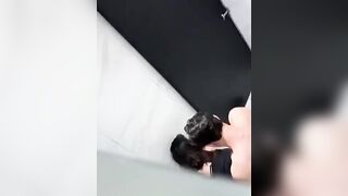 Quay lén đi vệ sinh phát hiện cặp đôi sinh viên địt nhau trong nhà vệ sinh của trường