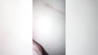 Thở dốc cùng bé sinh viên năm hai đang địt thì mẹ em nhắn tin kêu về
