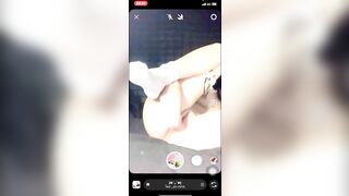 nghe lời bạn thân mặc đồ hầu gái rùi thủ dâm gửi qua ig cho nó