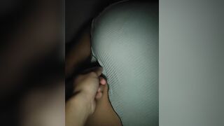 nửa đêm lén sang phòng móc lồn em gái #2