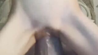 1 con cặt khủng như bắp đùi mà em gái kia đút vào lồn được 😱 rồi ai sẽ lắp đầy