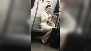 quay lén dưới váy em tiếp viên hàng không korean airline