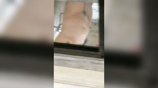 Quay lén gái 1 con tắm
