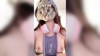 "tao dùng filter nhé không lộ mặt đâu ngại lắm"