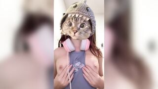 "tao dùng filter nhé không lộ mặt đâu ngại lắm"