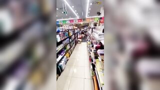 Public với em ghệ học sinh trong nhà sách siêu thị