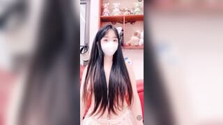 Gái dâm khoe vú to khoe hàng trên live