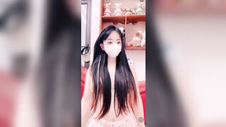 Gái dâm khoe vú to khoe hàng trên live