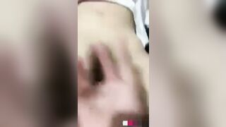 E họ xinh chán nản nằm im cho thằng a trai khốn nạn lột đồ khỏa thân quay vid móc lồn