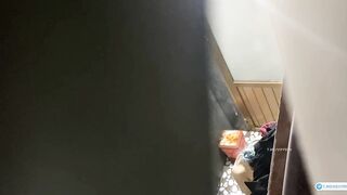 Quay lén em hàng xóm dáng cực phẩm đi tắm