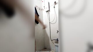 Em rau non cực xinh mới quen vừa đi tắm vừa call vid show hàng non a xem