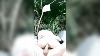 Em gái nông thôn dẫn dụ bạn trai lên rừng quan hệ tình dục