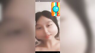 "Hoi muộn rùi mai em còn đi học nữa mà ngoan đi nha"
