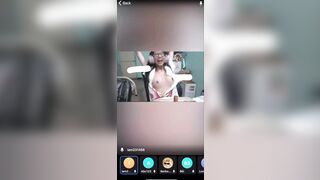 Nhỏ lớp trưởng bảo live dạy học mà sao thầy hiệu trưởng cũng thấy vô xem
