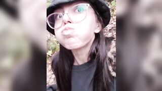 đi cắm trại mà mắc tè thì đái vào mồm con em họ
