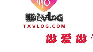 Dâm nữ xăm trổ xinh đẹp mặc đồ lưới sexy chổng mông móc lồn với sextoy sướng lồn rên