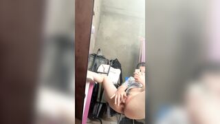 Học sinh lồn múp, thủ dâm trước gương