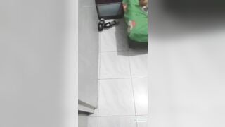 Lẻn vào phòng bé em họ dâm xinh đg ngủ bắt e dậy bú cu cho a đụ khi bố mẹ đi vắng
