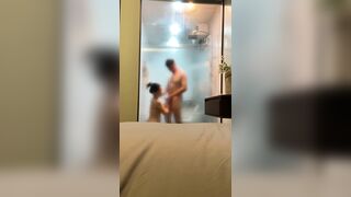 tranh thủ trong nhà tắm 2 lần xuất cùng bé sinh viên ngoan