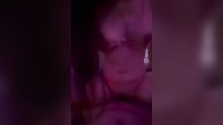 Vc thật gặp em trong bar mà em say hay sao ý chủ động cởi áo địt anh