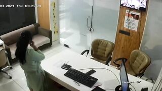 Giám đóc địt thư kí trong phong riêng bị cam quay lại 4