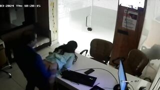 Giám đóc địt thư kí trong phong riêng bị cam quay lại 4