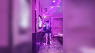 RỦ NY THẰNG BẠN THÂN ĐI HÁT, SAY RỒI LÔI VÀO WC , ĐỊT LUÔN