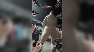Rau non nữa đêm ra sân vườn show hàng nhảy nude quay video cho a xem