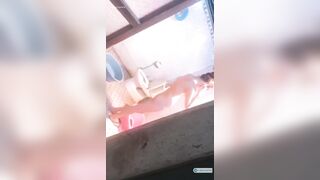 Quay lén nhỏ em họ đi tắm mà phòng thủ hớ hênh quá k thèm đóng cửa sổ luôn