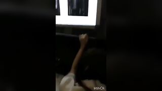 Thằn lằn bám kính k kịp cởi đồ cùng bạn thân khác giới