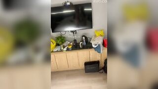 ĐÚT NGẬP MỒM, CON E HỌ