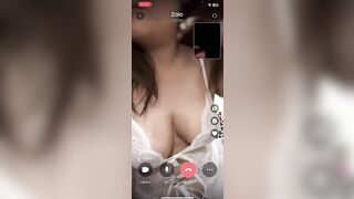 Vú bự,váy ren và không lông