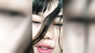 Đang đi chơi thì em rủ vào nhà vệ sinh làm nháy