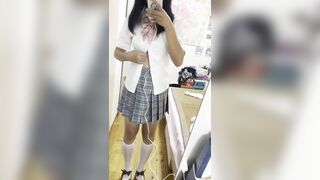 Loli dâm mình dây thích phô dâm trước gương #1